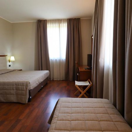 Hotel Rizzi Castel San Giovanni  Zewnętrze zdjęcie