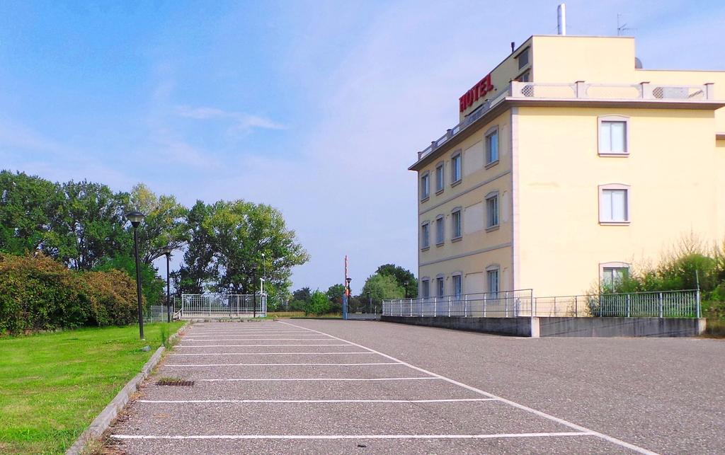 Hotel Rizzi Castel San Giovanni  Zewnętrze zdjęcie