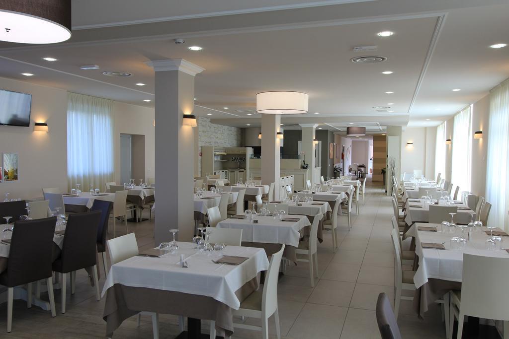 Hotel Rizzi Castel San Giovanni  Zewnętrze zdjęcie