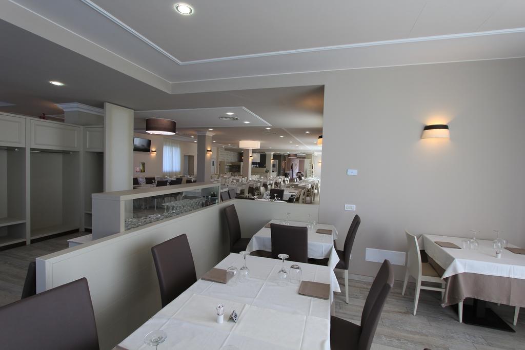 Hotel Rizzi Castel San Giovanni  Zewnętrze zdjęcie