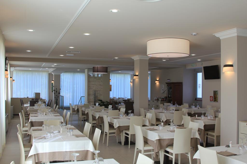 Hotel Rizzi Castel San Giovanni  Zewnętrze zdjęcie