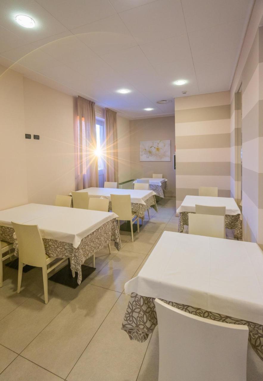 Hotel Rizzi Castel San Giovanni  Zewnętrze zdjęcie