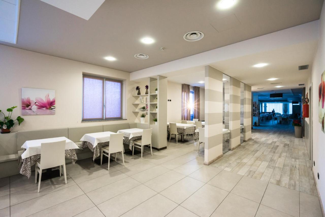 Hotel Rizzi Castel San Giovanni  Zewnętrze zdjęcie