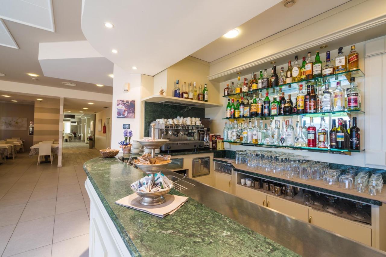 Hotel Rizzi Castel San Giovanni  Zewnętrze zdjęcie