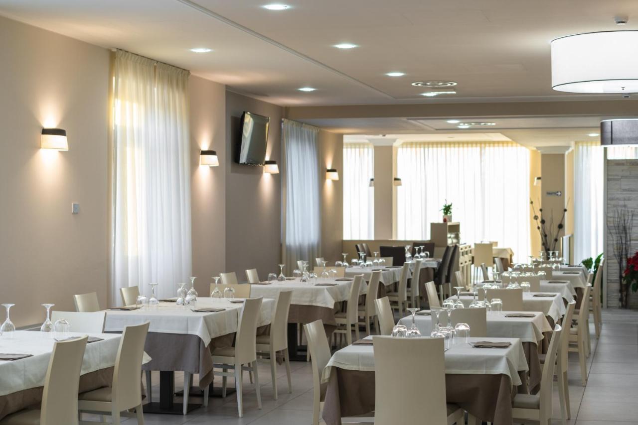 Hotel Rizzi Castel San Giovanni  Zewnętrze zdjęcie